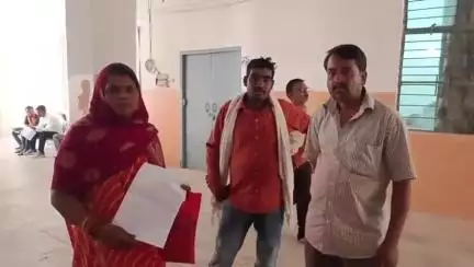 खरगापुर: फुटेर गांव की निवासी महिला की 7 एकड़ जमीन पर व्यक्ति ने किया कब्ज़ा, कलेक्ट्रेट में की शिकायत