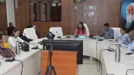 शाजापुर: कलेक्टर ने छात्रावास अधीक्षकों की बैठक में कहा-'छात्रावासों की रिक्त सीटें भरने के लिए अधीक्षक गांवों से संपर्क करें'