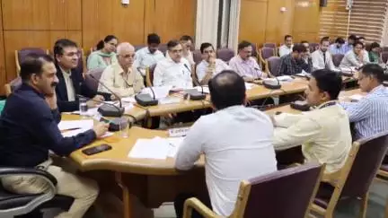 धर्मशाला: DLRC, DCC एवं जिला स्तरीय समीक्षा समिति की त्रैमासिक बैठक धर्मशाला में ADC विनय कुमार की अध्यक्षता में हुई आयोजित