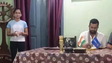 चाईबासा: रोटरी क्लब चाईबासा ने 12वीं कॉमर्स की स्टेट टॉपर रेशमी कुमारी को ₹25000 की छात्रवृत्ति दी