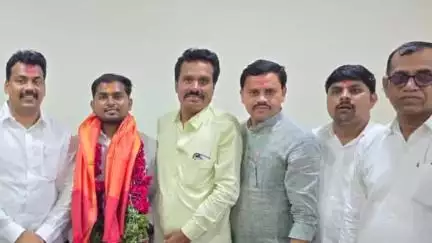 औंढा नागनाथ: जोडपिंपरी गावातील पहिले डॉक्टर म्हणून डॉक्टर पंकज पोले यांनी मिळवला मान, आमदार राजूभैय्या नवघरेंसह ग्रामस्थांकडून सत्कार