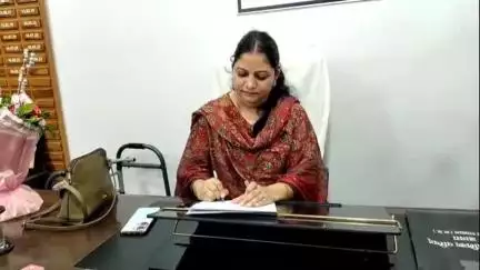 नीमच नगर: नगर पालिका की नवागत सीएमओ दुर्गा बामनिया ने किया पदभार ग्रहण