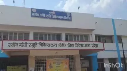 सिरोंज: भोपाल रोड पर अज्ञात वाहन की टक्कर से बाइक सवार ग्रामीण हुआ घायल, अस्पताल में इलाज जारी