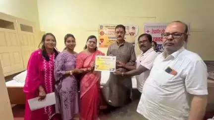 कोडरमा: अग्रसेन भवन में रेड क्रॉस सोसाइटी और प्रेरणा शाखा द्वारा रक्तदान शिविर का आयोजन किया गया, 20 लोगों ने किया रक्तदान