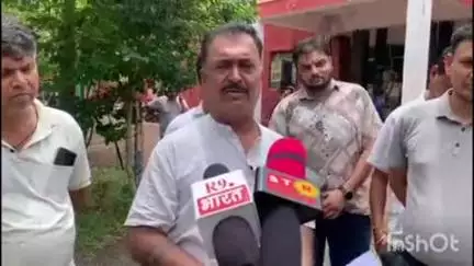 बारां: जनता सुपर मार्केट से शराब ठेका हटाने की मांग को लेकर बारां व्यापार महासंघ ने जिला कलेक्टर व एसपी को दिया ज्ञापन