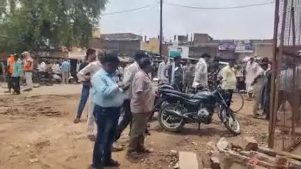 गोरमी: गोरमी बाजार में नगर परिषद सीएमओ ने व्यापारियों से हाथ जोड़कर की अतिक्रमण हटाने की अपील