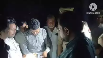 फूलपुर: नेवादा शेखवलिया गांव में कब्रिस्तान में शव दफनाने को लेकर दो समुदायों में तनाव, प्रशासन ने मौके पर पहुंचकर कराया समझौता