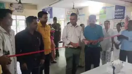 महेशपुर: महेशपुर सामुदायिक स्वास्थ्य केंद्र में बीडीओ ने सिकल सेल एनीमिया शिविर का फीता काटकर किया उद्घाटन