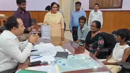 गया टाउन सीडी ब्लॉक: गया: डीएम शशांक शुभंकर के नेतृत्व में पश्चिम बंगाल के दंपति ने बालिका को लिया गोद