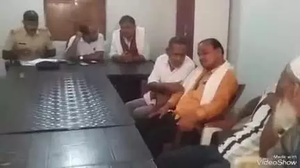 दावथ: बभनौल पंचायत सरकार भवन में मोहर्रम को लेकर सद्भावना समिति की बैठक हुई