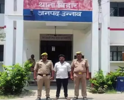 बीघापुर: नाबालिग लड़की को बहला-फुसलाकर भगा ले जाने वाले युवक को पुलिस ने मलौना तिराहे से किया गिरफ्तार