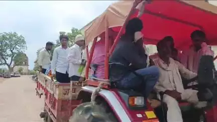 पन्ना: ग्राम सिमरी के ग्रामीण वासुदेव तिवारी की शिकायत लेकर DM के पास पहुंचे, सार्वजनिक कुएं तक सड़क निर्माण में डाल रहे बाधा