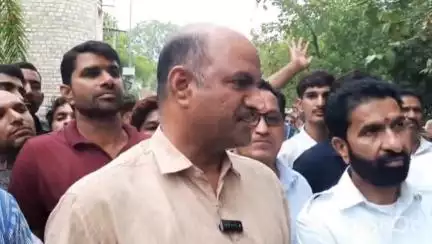 चित्तौड़गढ़: कलेक्ट्रेट पर MP सीपी जोशी ने कहा- किसी भी निर्दोष किसान को NDPS की फर्जी कार्रवाई में फंसने नहीं देंगे