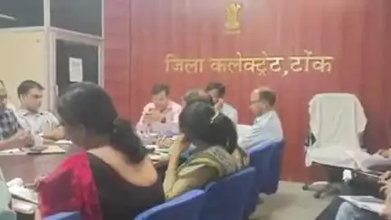 टोंक: कलेक्ट्रेट भारत निर्माण राजीव गांधी सेवा केंद्र में विभागीय कार्यक्रमों और योजनाओं की समीक्षा बैठक आयोजित