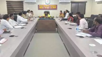 कलेक्ट्रेट में कलेक्टर ने बैठक कर अंतर्राष्ट्रीय योग दिवस के आयोजन के लिए अधिकारियों को सौंपी जिम्मेदारी