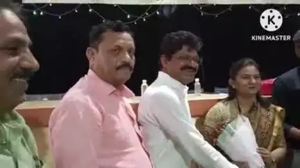 वर्धा: विद्यार्थ्यां प्रवेशोत्सव..विद्यार्थी गुणवत्ता ही महत्त्वाची बाब शिक्षणाधिकारी घारफळकर न्यू इंग्लिश हायस्कूलमध्ये सभा