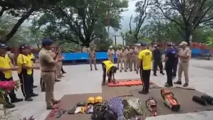 यमकेश्वर: लक्ष्मणझूला में पुलिस ने मानसून और कावड़ मेले के दृष्टिगत बेहतर आपदा प्रबंधन के लिए किया एक दिवसीय प्रशिक्षण