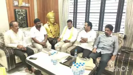 టిడిపి నాయకులు అందరూ సమస్తాగత ఎన్నికలపై దృష్టి సారిద్దామని తెలుగు యువత రాష్ట్ర అధ్యక్షులు శ్రీరాంచినబాబు గురువారం కోరారు