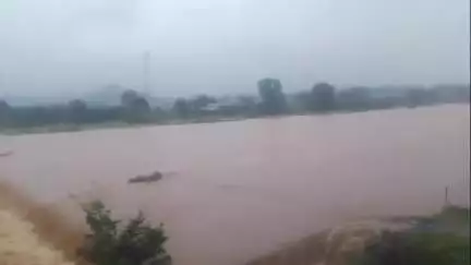 खलारी: खलारी कोयलांचल में बारिश से नदियां उफान पर, सड़कों पर हुआ जलजमाव