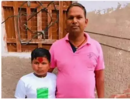 पुरवा: सड़क हादसे में जान गंवाने वाले पूरनदासखेड़ा निवासी पिता-पुत्र का बक्सर में हुआ अंतिम संस्कार, गांव में है गम का माहौल