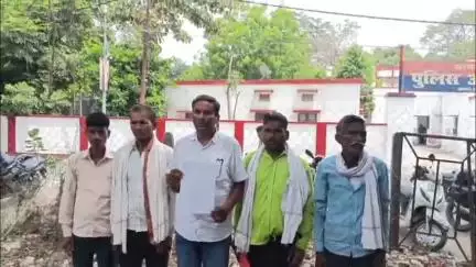 नवाबगंज: बनगांव के किसानों ने भाजपा नेता पर जमीन और ईंट भट्टा कब्जाने के आरोप में एसपी से की शिकायत