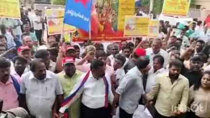 மதுரை தெற்கு: மக்களை பிளவுபடுத்தவே முருக பக்தர்கள் மாநாடு நடத்தப்படுகிறது இந்தியா முழுவதும் இவர்கள் இந்த உத்தியை தான் கையாண்டு வருகிறார்கள்- திருமாவளவன் பேட்டி