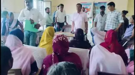 केवटी रनवे: आशा कार्यकर्ता घर-घर जाकर बनाएंगी आयुष्मान कार्ड, प्रशिक्षण जारी, सिविल सर्जन भी मौजूद रहे