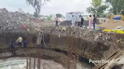 जुन्नारदेव: वार्ड 10 में निर्माणाधीन पानी की टंकी का अध्यक्ष व सीएमओ ने किया निरीक्षण, दिए निर्देश