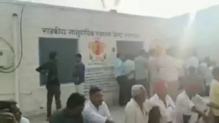 रामसर: रामसर थाना इलाके के फोजाणियों की ढाणी में एक व्यक्ति को लाठी-डंडों से पीट-पीट कर मार डाला गया
