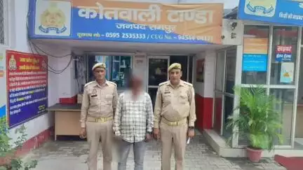 टांडा: गुरुवार को थाना टांडा क्षेत्र से पुलिस ने बिजली चोरी के अभियोग में पंजिकृत एक वारण्टी आरोपी को गिरफ्तार किया