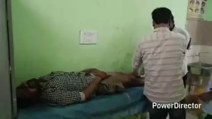 तेघरा: तेघड़ा के आधारपुर एनएच 28 पर ई-रिक्शा पलटने से दो लोग घायल
