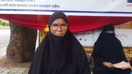 अमरावती: अमरावती जिल्हाधिकारी कार्यालयासमोर शिराळा येथील नागरिकांचे रस्त्या करता तीस दिवसापासून उपोषण सुरूच न्यायाची मागणी