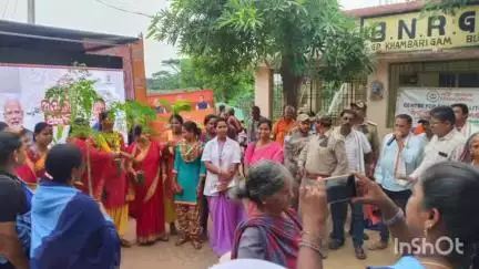 ଜରଡା: ଖମ୍ବାରିଗାଁରେ "ବର୍ଷ ଏକ ଉପଲବ୍ଧି ଅନେକ" ବିକାଶ ରଥର ଶୁଭାରମ୍ଭ।