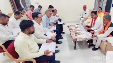 थानखम्हरिया के रेस्टहाउस में उपमुख्यमंत्री विजय शर्मा ने साजा विस के विकास कार्यों के लिए अधिकारियों की समीक्षा बैठक ली