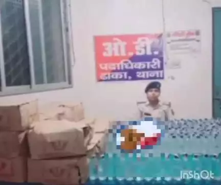 चिरैया: ढाका पुलिस ने 915 बोतल नेपाली शराब को किया ज़ब्त