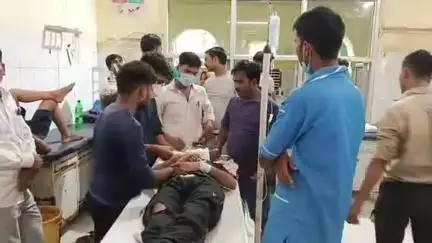 सीतापुर: कोठी ढाबे के पास साइकिल को बचाने के चक्कर में मोटरसाइकिल अनियंत्रित होकर पलटी, दो लोग घायल