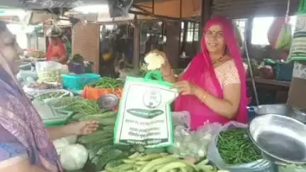 पचपदरा: वंदे गंगा जल संरक्षण जन अभियान के तहत नगर परिषद ने कपड़े के थैले वितरित कर पर्यावरण संरक्षण का संदेश दिया