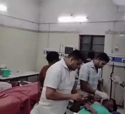 सरायरंजन: सराय रंजन के झखड़ा में बाइक दुर्घटना, दो युवक जख्मी, अस्पताल में भर्ती