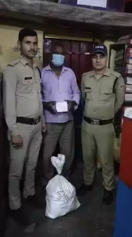 विकासनगर: सहसपुर थाना क्षेत्र में 60 पव्वे अवैध देसी शराब के साथ 1 अभियुक्त को पुलिस ने किया गिरफ्तार