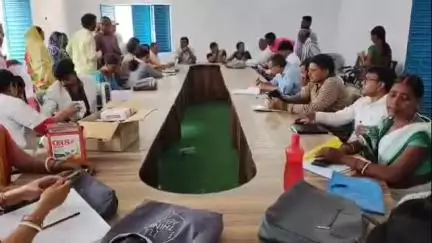 लावालौंग: लावालौंग पंचायत सचिवालय परिसर में आयुष्मान कार्ड के लिए विशेष शिविर का आयोजन