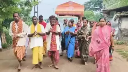 ଖଲ୍ଲିକୋଟ୍: ପଥରା ପଞ୍ଚାୟତରେ ବିକାଶ ବାହନ ରଥ ର ଶୁଭାରମ୍ଭ କାର୍ଯ୍ୟକ୍ରମ ଅନୁଷ୍ଠିତ, ଯୋଗଦେଲେ ଶତାଧିକ ମହିଳା ଓ ପୁରୁଷ