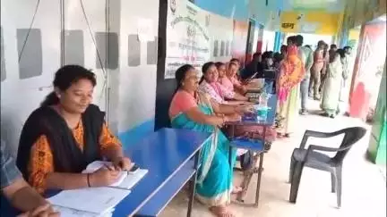 चंदनकियारी: गुदलीभीठा में धरती आबा जनजातीय ग्राम उत्कृष्ट अभियान चलाया गया, BDO समेत कई अधिकारी हुए शामिल