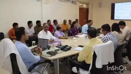 अशोक नगर: कलेक्ट्रेट कांफ्रेंस कक्ष में कलेक्टर ने शिक्षा, स्वास्थ्य और महिला एवं बाल विकास विभाग की समीक्षा बैठक ली