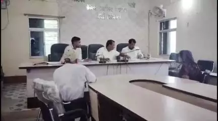 केवटी रनवे: केवटी प्रखण्ड में मुखिया पद के उप चुनाव के लिए तीन पंचायतों से 6 लोगों ने भरा नामांकन