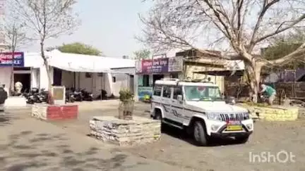 बंडा: बंडा पुलिस ने संजय कॉलोनी के पास जुआ खेलते 12 जुआरियों को पकड़ा