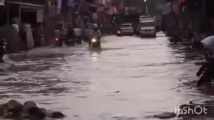 ओसियां: मथानिया कस्बे में जमकर हुई बारिश, सड़कों पर जमा हुआ बरसाती पानी