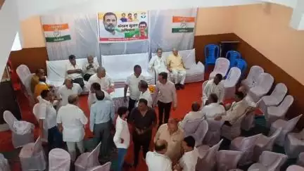 बनखेड़ी: कांग्रेस की संगठनात्मक बैठक: गर्मी में तपते कार्यकर्ताओं के बीच सियासी मंथन, राहुल गांधी के जन्मदिन पर पौधरोपण