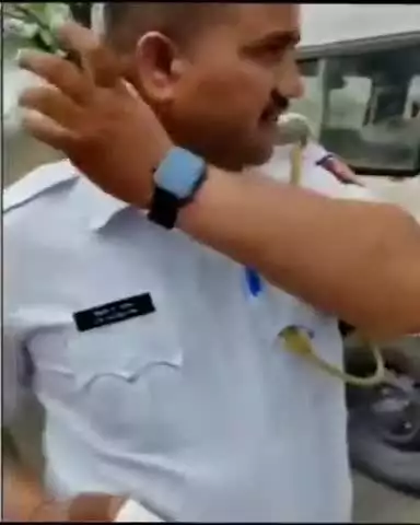 नागपूर शहर: ट्राफिक पोलिसांच्या वाहनांवर  एच एस आर पी नंबर प्लेट नाही, युवकांनी विचारले प्रश्न व्हिडिओ झाला व्हायरल