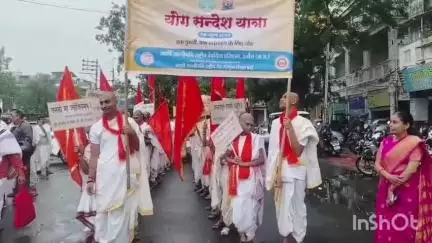उज्जैन शहर: महर्षि सांदीपनि राष्ट्रीय वेद प्रतिष्ठान के गुरुजनों ने टावर चौक से योग संदेश यात्रा निकाली