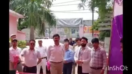 देवबंद: नागल सामुदायिक स्वास्थ्य केंद्र में प्रधानमंत्री जन औषधि केन्द्र का शुभारंभ, डीएम मनीष बंसल ने किया निरीक्षण